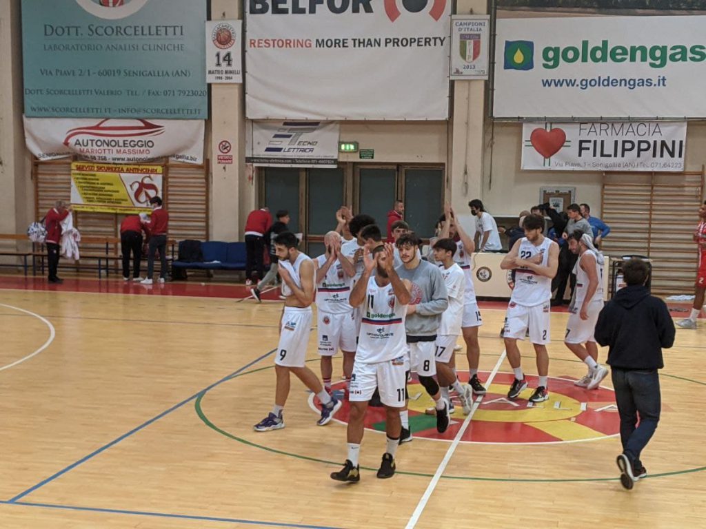 La Goldengas applaude i suoi tifosi